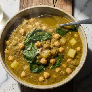 Garlic, Chickpea, and Spinach Soup